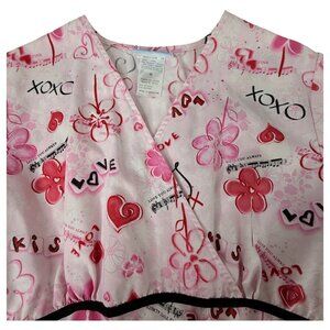 SB Valentines Day Heart Print Scrub Top Womens Size Medium Short Sleeve Pink
